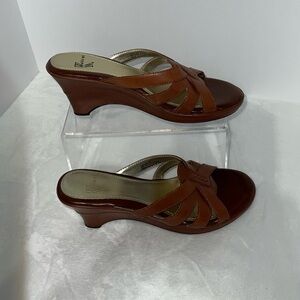 Women’s white mountain Jordan leather brown wedge sandals. Size 8.5. NWOT.